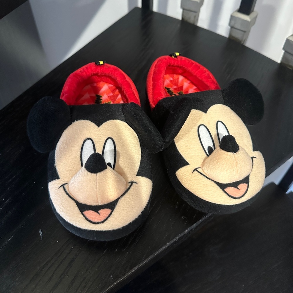 Disney Mickey Mouse Slippers - Kids size 11-12